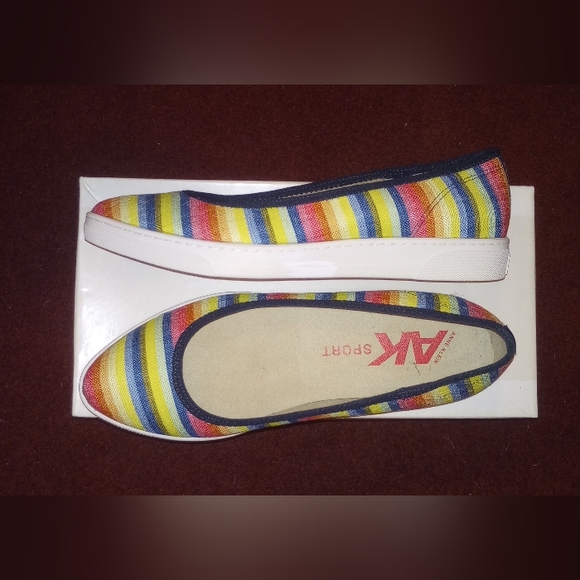NWT Anne Klein Sport over the top rainbow sneaker flats size 7 - Picture 2 of 4